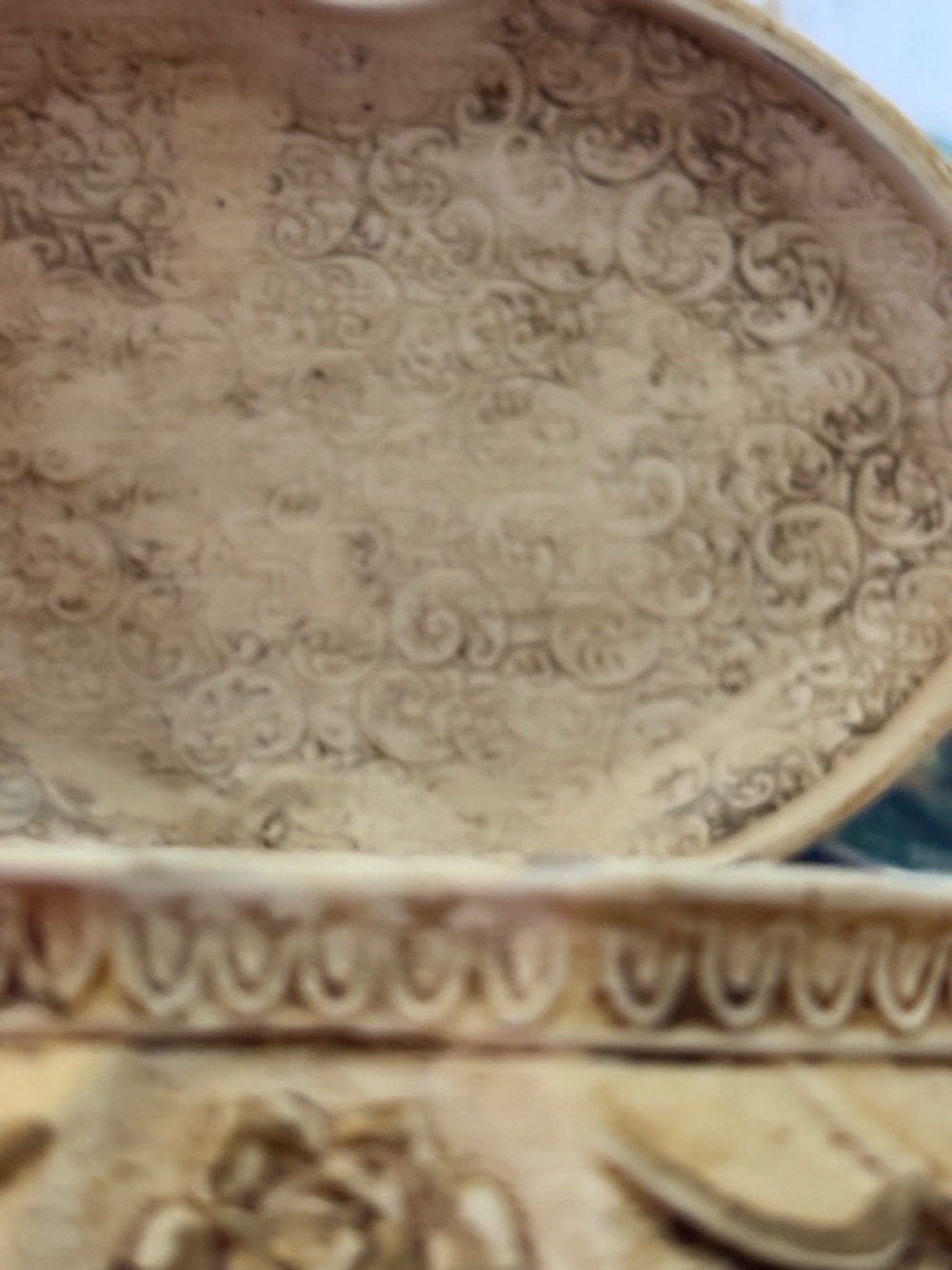 Vintage Mini Jewelry Box - Picture 4 of 11